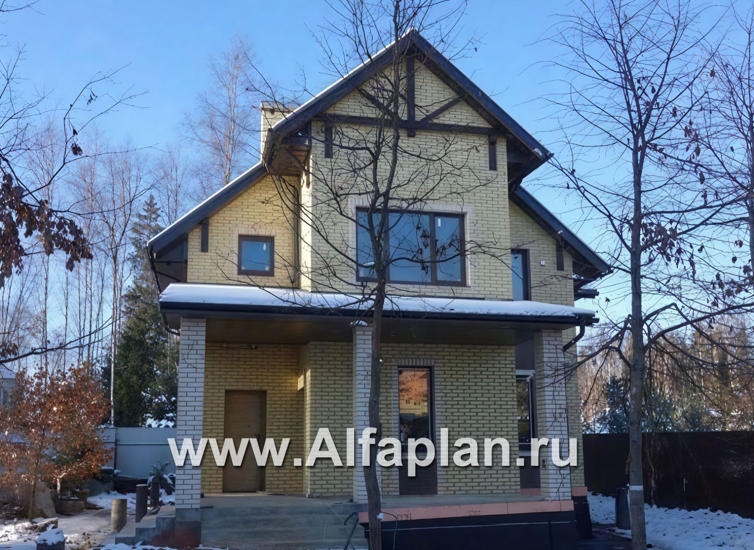 «Белая ночь» - проект дома с фото, мансарда, план мастер спальня, колонны со стороны входа, в классическом стиле - дизайн дома №1